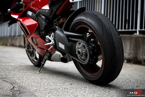 Review: 2020 Ducati Panigale V4S - M.G.Reviews