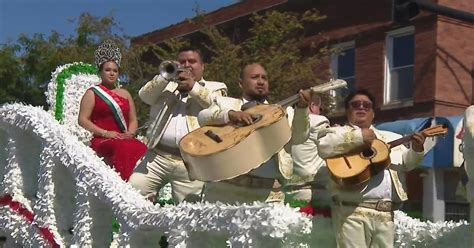 Mexican Independence Day celebrations continue with parade in Chicago - CBS Chicago