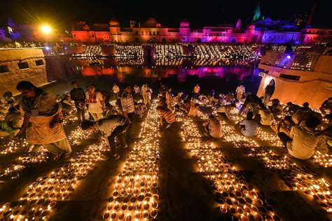 Deepotsav 2018: Ayodhya Creates Guinness Record with Diwali Diyas - News18