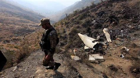 PIA plane crash: Journalist claims pilot never tried to land, both ...