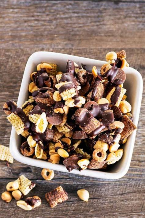 6 YUMMY CHEX MIX RECIPES WITH CHOCOLATE - Makes and Munchies