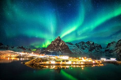 5 Tips for Seeing the Northern Lights in Norway's Fjords