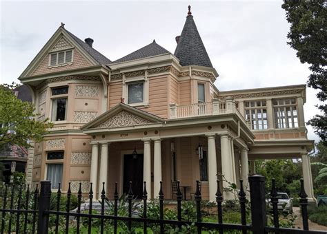 Hauntingly Beautiful: Victorian Homes in New Orleans – suck the heads