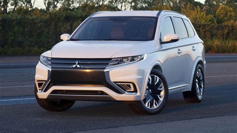 Mitsubishi Outlander PHEV Specs, Range, Performance 0-60 mph