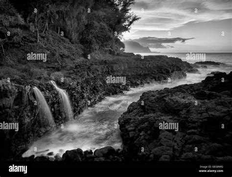 Seascape waterfalls hi-res stock photography and images - Alamy