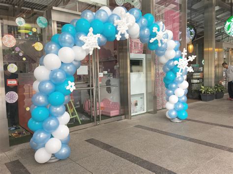 frozen-theme-balloon-arch