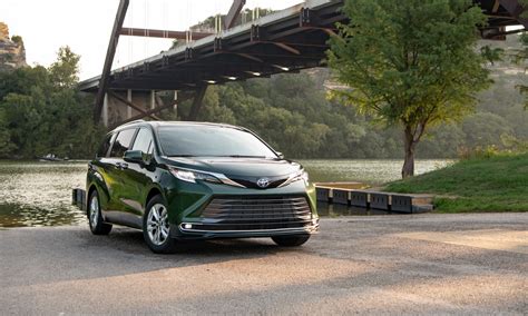 2021 Toyota Sienna 2021 Wins Family Green Car of the Year™ – Passport ...