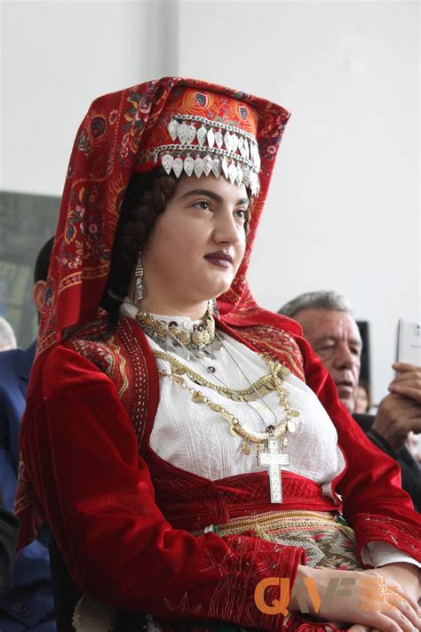 Albanian bride (Mirdita) Traditional Bride, Traditional Dresses, Albanian Culture, Folk Clothing ...