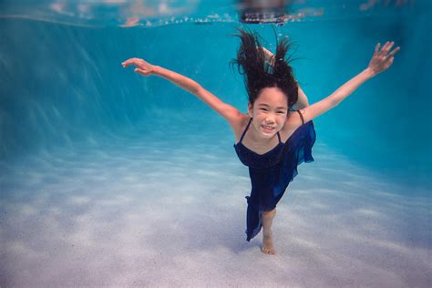 Underwater Photographer - Child & Family Photography