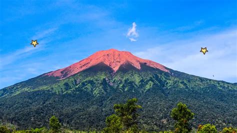 15 Gunung Tertinggi di Indonesia, Ketahui Urutannya di Sini! | Orami