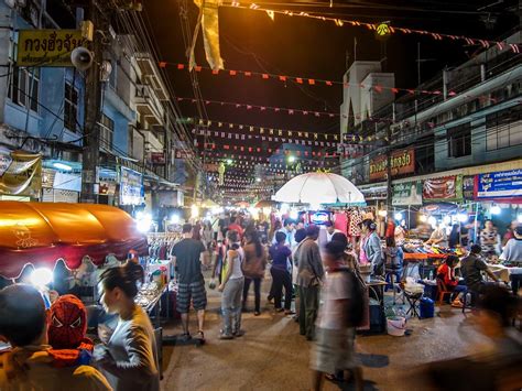 Chiang Rai night bazaar - Thai Unika