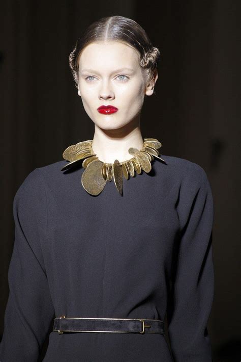 Saint Laurent Spring 2011 Ready-to-Wear Collection - Vogue | Arte para vestirse, Tendencias en ...
