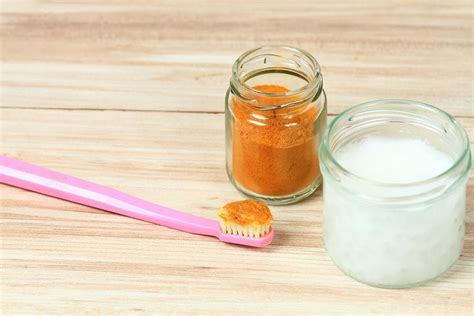 DIY Toothpaste: How to Make Homemade Turmeric & Coconut Oil Whitening ...