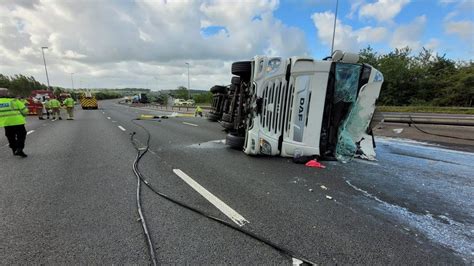 Spilled milk closes the M6 motorway after tanker crash - BBC News