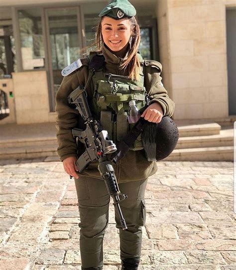 Israeli Female Soldiers - Caveman Circus | Mulheres militares, Mulheres guerreiras, Militares