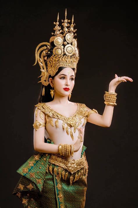 Khmer apsara dancer Indian Classical Dance, Khmer Wedding, Royal Ballet ...