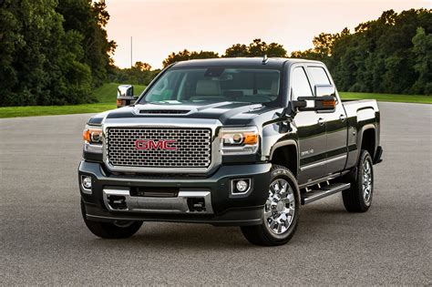 2017 GMC Sierra HD Gets High-Performance Duramax Diesel V8 Mill - Automotorblog