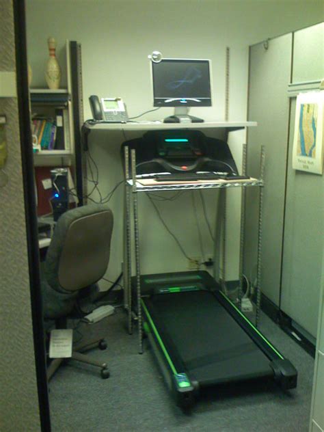 Treadmill desk - Wikipedia