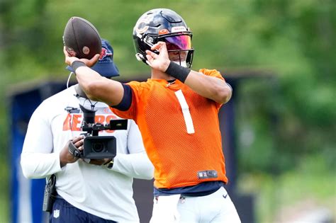 Bears camp: Justin Fields in the red zone, Dominique Robinson powering ...