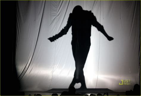 Chris Brown's Michael Jackson Tribute on BET Awards -- VIDEO: Photo 2462188 | Chris Brown ...