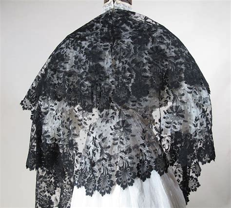 Victorian Machine-Made Chantilly Lace Shawl found on Ruby Lane ...