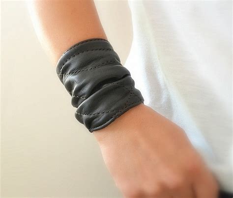 Le bracelet manchette – modèles uniques en photos