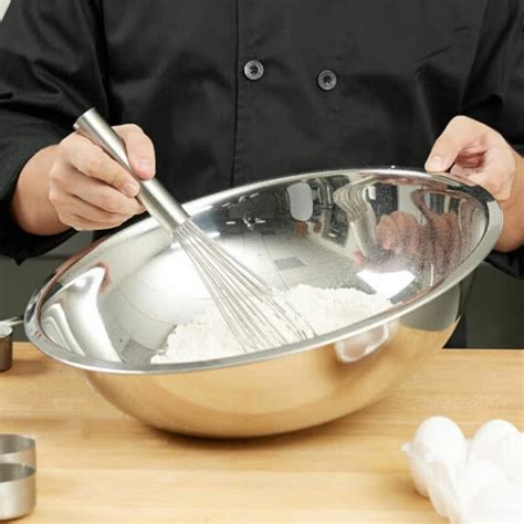 Stainless steel mixing bowl & whisk - Quality Baking & Cake Decorating Accessories