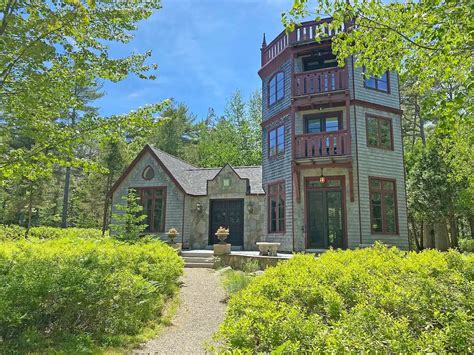 9 Airbnbs in Acadia National Park To Surround Yourself With Natural Beauty