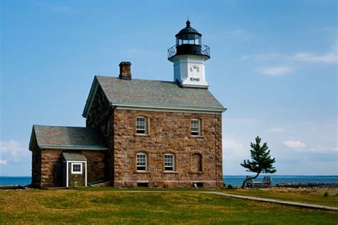 23 Iconic New England Lighthouses You Can't Miss | New England With Love