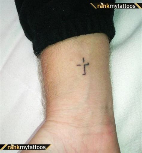 47 Stylish Cross Tattoos For Wrists