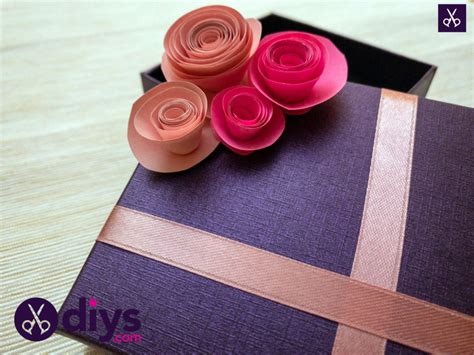 How to Decorate a Gift Box with Paper Flowers