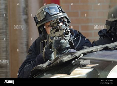 Police tactical firearms officer in containment Stock Photo: 26383811 - Alamy