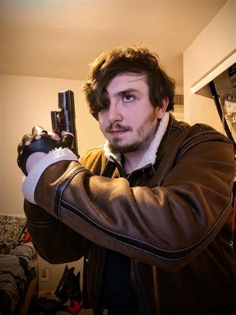 Leon Cosplay from a recent Con. (First RE Cosplay) : r/residentevil