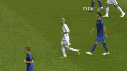 Zinedine Zidane GIF - Zinedine Zidane Headbutt - Discover & Share GIFs