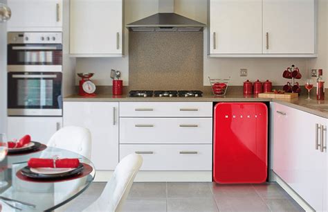 Coolest Mini Husky Retro Refrigerators | In Seven Colors - Colorful Designs Pictures and Magazines