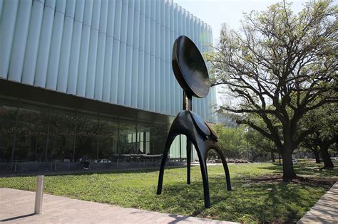 Massive new sculpture debuts on MFAH grounds