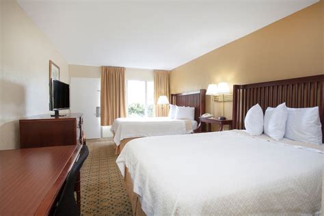 Days Inn by Wyndham Daytona Beach Speedway | Daytona Beach, FL Hotels