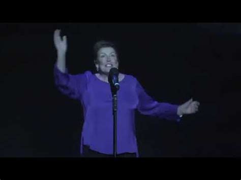 HELEN REDDY - CANDLE ON THE WATER LIVE! - from the Disney film PETE'S DRAGON - YouTube