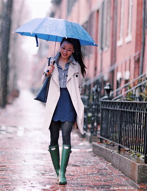 Rainy Days: Navy, trench + scallops | Extra Petite | Bloglovin’