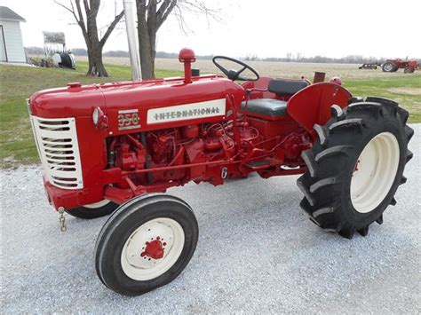 Farmall 350 diesel utility Tractor for sale