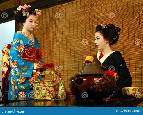 Geisha tea ceremony editorial stock photo. Image of performing - 41979408