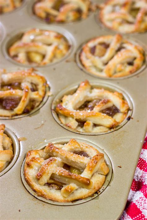 Mini Apple Pies | TheBestDessertRecipes.com