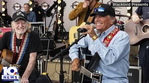 Willie Nelson celebrates 90th birthday - YouTube