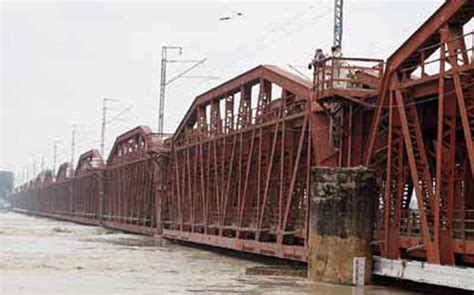 Traffic suspended from old Yamuna bridge with immediate effect - India News