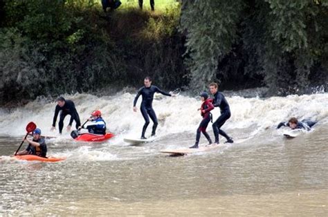 Bay of Fundy Blog: Surfers surf tidal bore in Wales