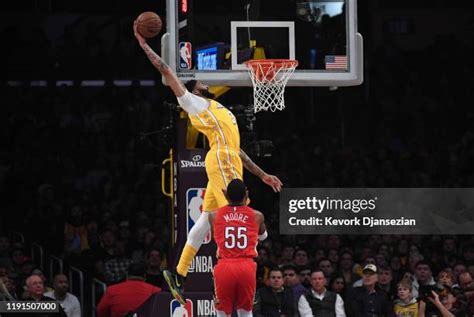 Anthony Davis Dunk Photos and Premium High Res Pictures - Getty Images