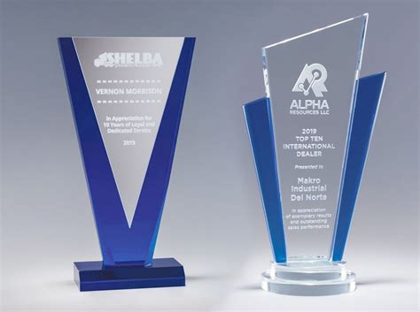 Crystal vs. Acrylic Awards: Key Differences | FineAwards