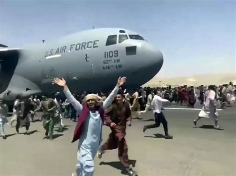 Kabul Airport Plunges Into Chaos as Taliban Patrol Capital | Chicago ...