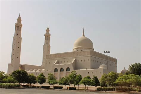 7 Mosques In Oman So Timeless & Magnificent You Would Be Amazed