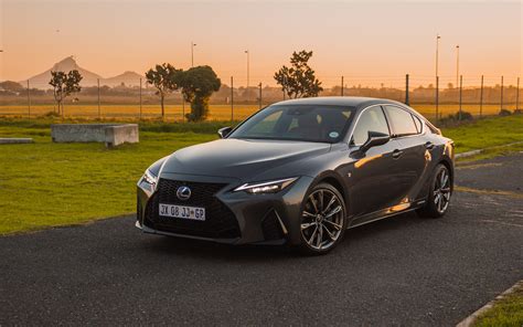 Driving the all-new and Classy Lexus IS300h F-Sport (2021) - THE TORQUE HUNTER